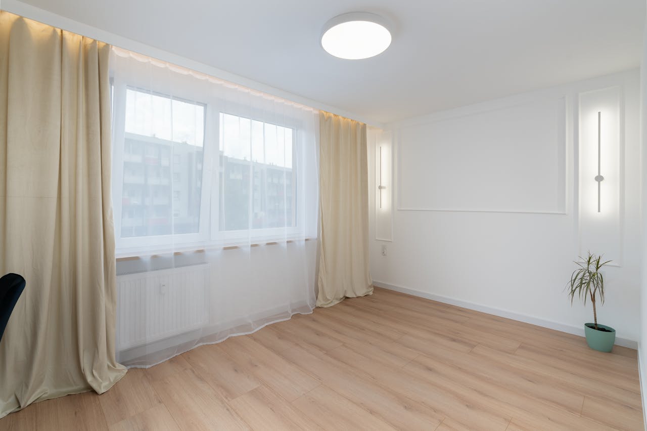 Renovlies behanger en dunpleister als twee afwerkingsopties die sterke basis geven voor moderne wanden