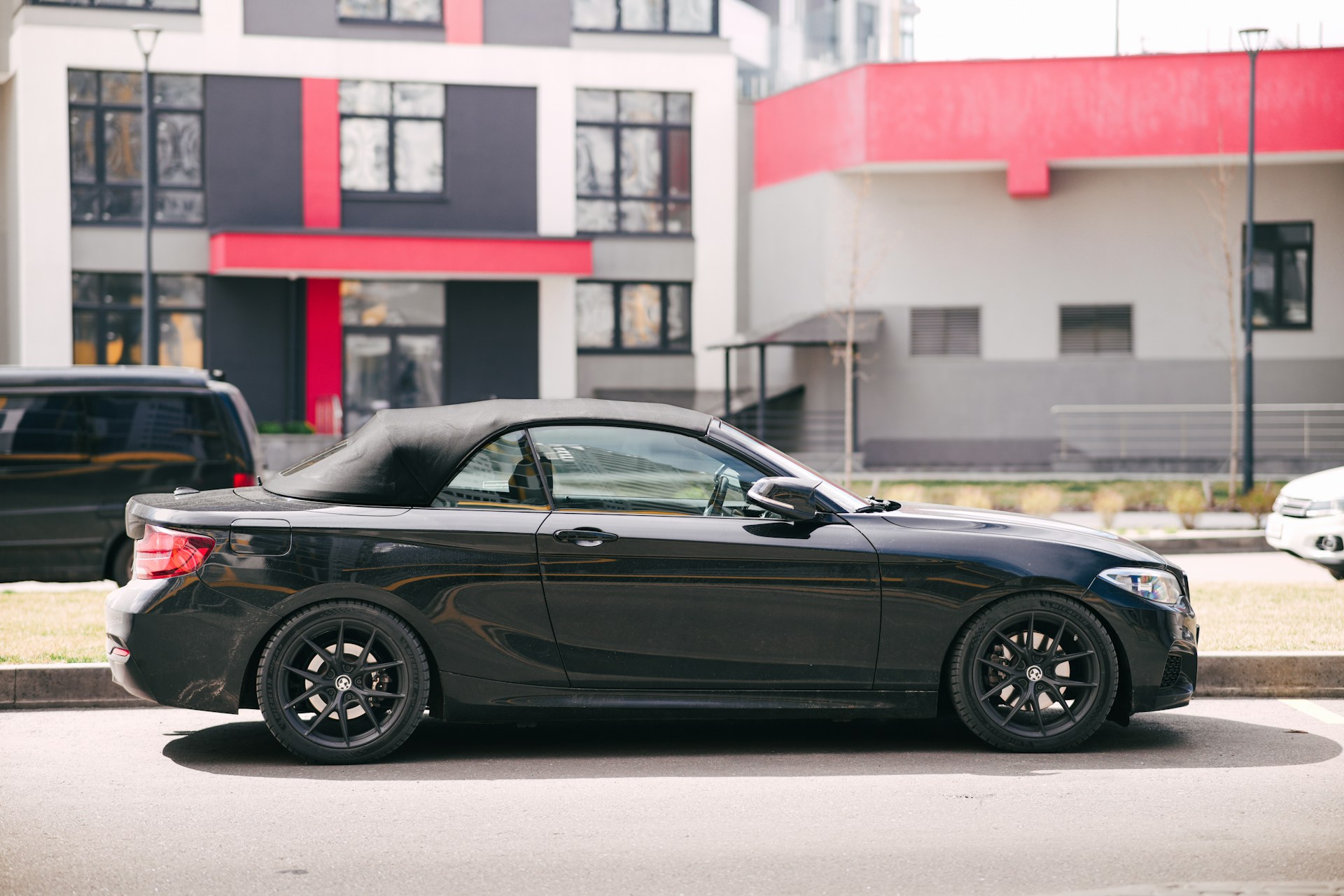 Eerst windscherm of autohoes: zo kies je slim voor je cabrio