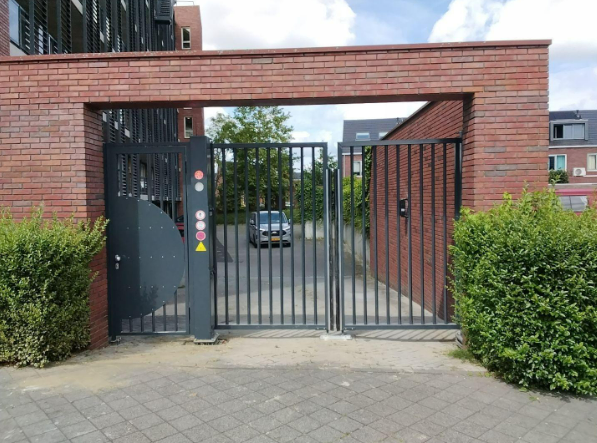 Een draaipoort voor een VvE of wooncomplex vraagt om de juiste voorbereiding